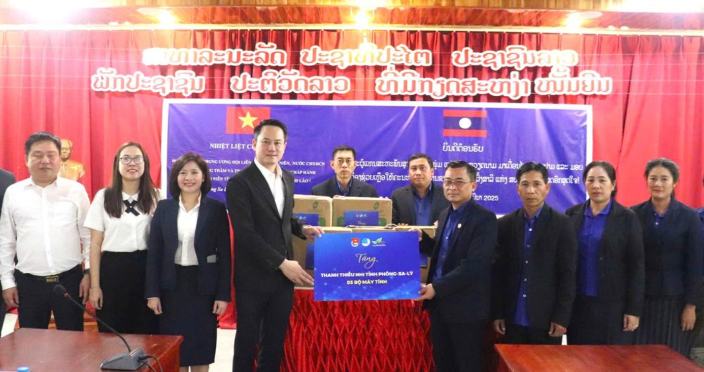 ຄະນະປະຕິບັດງານສູນກາງສະຫະພັນຊາວໜຸ່ມ ຫວຽດນາມ ຢ້ຽມຢາມ ແລະເຮັດວຽກກັບຄະນະຊາວໜຸ່ມແຂວງ ຜົ້ງສາລີ