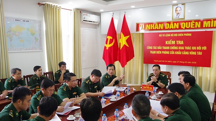 ກອງບັນຊາການທະຫານຊາຍແດນກວດກາວຽກງານຕ້ານການຫາປາ IUU ຢູ່ນະຄອນໂຮ່ຈິມິນ