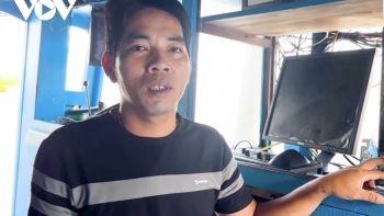 ຊາວປະມົງຢູ່ແຂວງກວາງຫງາຍ ໄດ້ນຳໃຊ້ເຕັກໂນໂລຢີເຂົ້າໃນການເດີນທາງຫາປາທຸກໆຄັ້ງ.