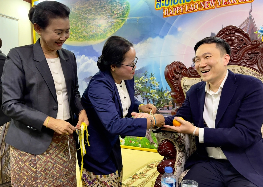 ຄະນະຜູ້ແທນຂັ້ນສູງແຂວງ ຢາລາຍ ໄປຢ້ຽມຢາມ ແລະ ອວຍພອນປີໃໝ່ແຂວງ ອັດຕະປື