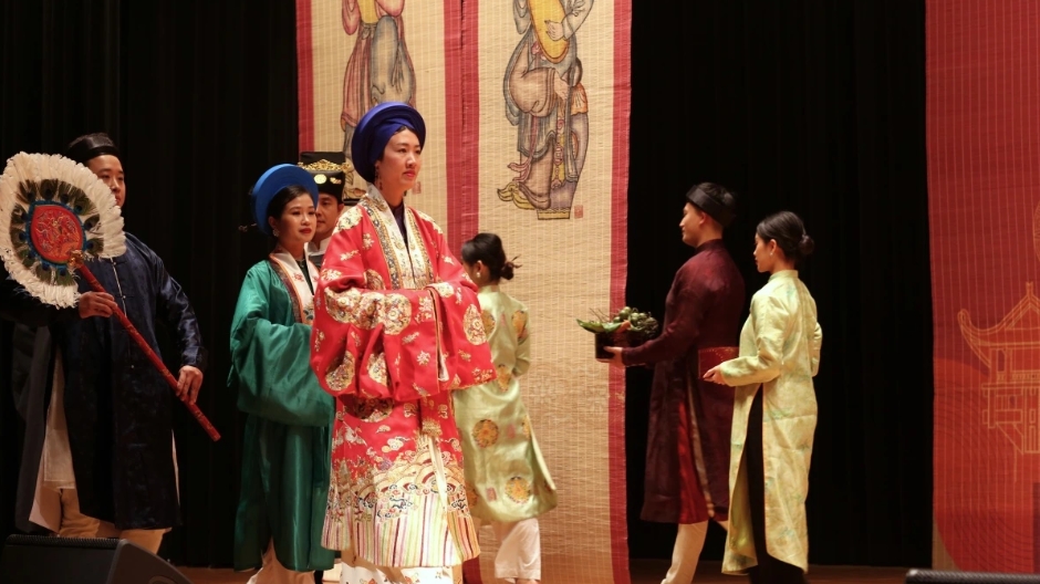 ເສັ້ນທາງໄປຊອກຫາຊຸດອາພອນພື້ນເມືອງ ຫວຽດນາມ ຂອງນັກອອກແບບໜຸ່ມ