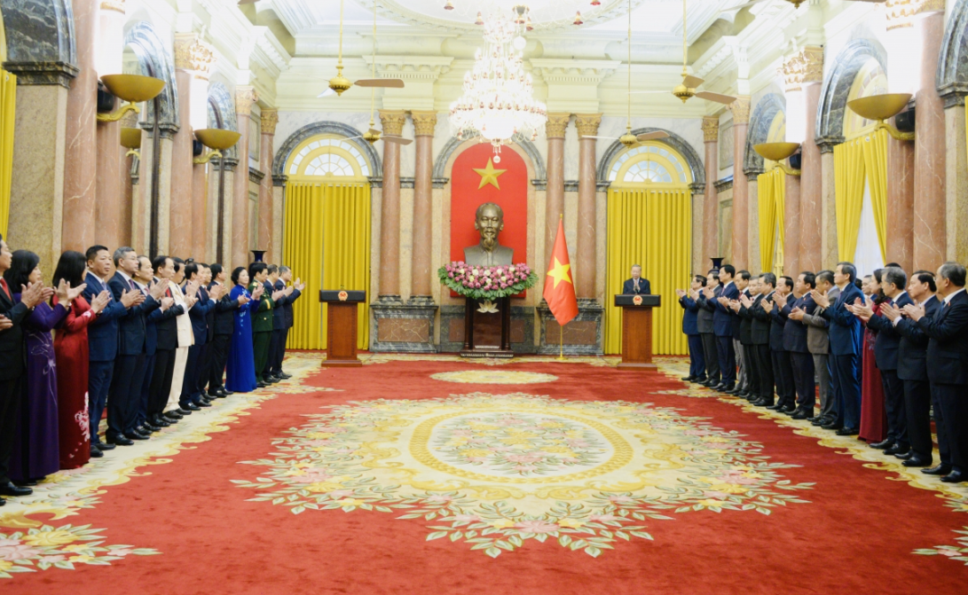 ໜ້າ​ທີ່​ສຳ​ຄັນ​ແຖວ​ໜ້າ​ຂອງ​ລັດ​ຖະ​ບານ​ຊຸດ​ໃໝ່​ແມ່ນ​ສ້າງ​ສະ​ພາບ​ແວດ​ລ້ອມ​ພັດ​ທະ​ນາ