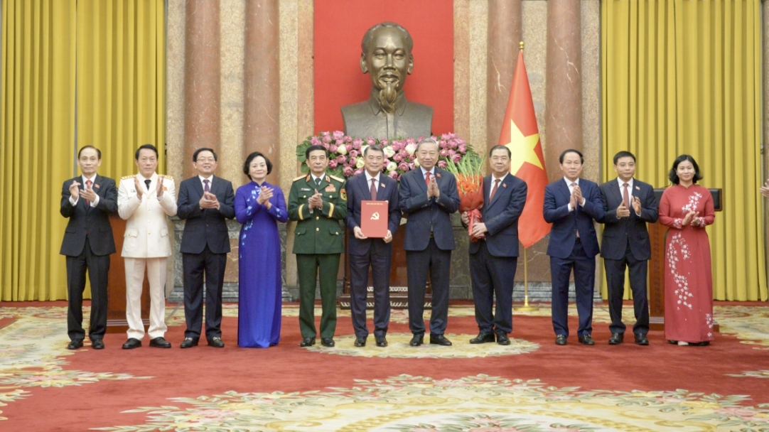 ໜ້າ​ທີ່​ສຳ​ຄັນ​ແຖວ​ໜ້າ​ຂອງ​ລັດ​ຖະ​ບານ​ຊຸດ​ໃໝ່​ແມ່ນ​ສ້າງ​ສະ​ພາບ​ແວດ​ລ້ອມ​ພັດ​ທະ​ນາ