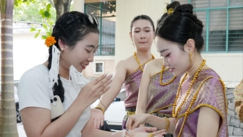 ນັກສຶກສາລາວຕ້ອນຮັບບຸນປີໃໝ່ລາວທີ່ມະຫາວິທະຍາໄລສຶກສານະຄອນດານັງ