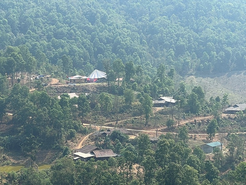 ຊາວຫວຽດນາມອາໄສຢູ່ອົດສະຕາລີ ກໍ່ສ້າງໂຮງຮຽນທີ່ມີມູນຄ່າກວ່າ 1.1 ຕື້ດົ່ງໃຫ້ແກ່ເດັກນ້ອຍໃນເຂດພູດອຍດ້ຽນບຽນ. ຊາວຫວຽດນາມອາໄສຢູ່ອົດສະຕາລີ ກໍ່ສ້າງໂຮງຮຽນທີ່ມີມູນຄ່າກວ່າ 1.1 ຕື້ດົ່ງໃຫ້ແກ່ເດັກນ້ອຍໃນເຂດພູດອຍດ້ຽນບຽນ.