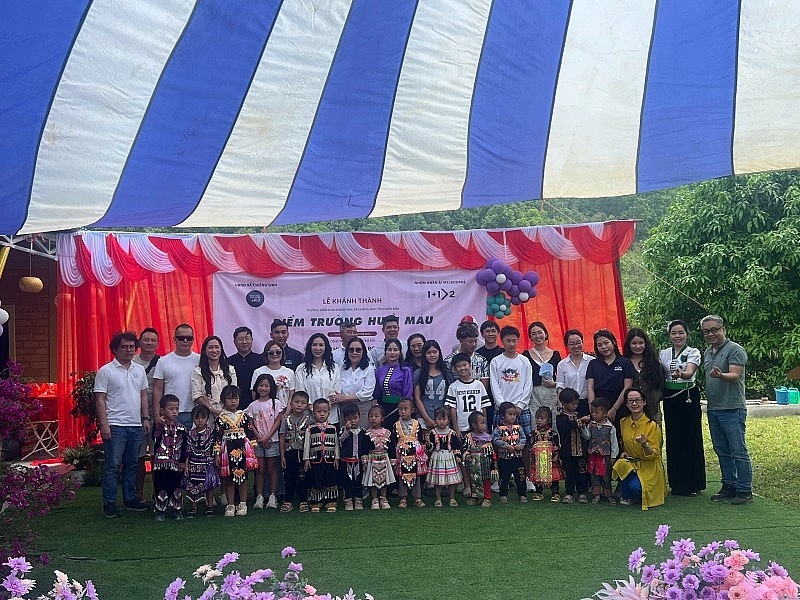 ຊາວຫວຽດນາມອາໄສຢູ່ອົດສະຕາລີ ກໍ່ສ້າງໂຮງຮຽນທີ່ມີມູນຄ່າກວ່າ 1.1 ຕື້ດົ່ງໃຫ້ແກ່ເດັກນ້ອຍໃນເຂດພູດອຍດ້ຽນບຽນ. ຊາວຫວຽດນາມອາໄສຢູ່ອົດສະຕາລີ ກໍ່ສ້າງໂຮງຮຽນທີ່ມີມູນຄ່າກວ່າ 1.1 ຕື້ດົ່ງໃຫ້ແກ່ເດັກນ້ອຍໃນເຂດພູດອຍດ້ຽນບຽນ.