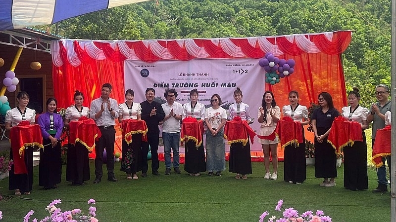 ຊາວຫວຽດນາມອາໄສຢູ່ອົດສະຕາລີ ກໍ່ສ້າງໂຮງຮຽນທີ່ມີມູນຄ່າກວ່າ 1.1 ຕື້ດົ່ງໃຫ້ແກ່ເດັກນ້ອຍໃນເຂດພູດອຍດ້ຽນບຽນ.