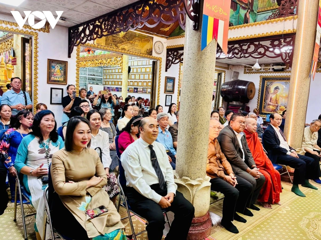 ນະຄອນ ໂຮ່ຈີມິນ ສະເຫຼີມສະຫຼອງບຸນປີໃໝ່ ກຳປູເຈຍ - ລາວ - ໄທ ຢ່າງຄຶກຄື້ນ ນະຄອນ ໂຮ່ຈີມິນ ສະເຫຼີມສະຫຼອງບຸນປີໃໝ່ ກຳປູເຈຍ - ລາວ - ໄທ ຢ່າງຄຶກຄື້ນ