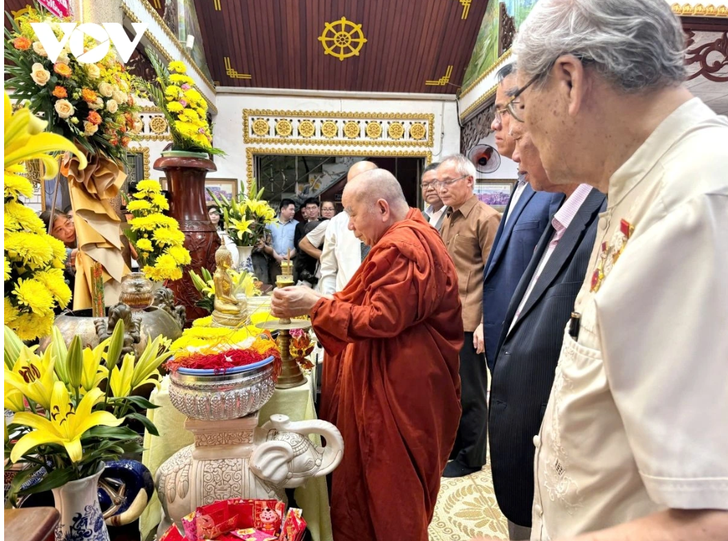 ນະຄອນ ໂຮ່ຈີມິນ ສະເຫຼີມສະຫຼອງບຸນປີໃໝ່ ກຳປູເຈຍ - ລາວ - ໄທ ຢ່າງຄຶກຄື້ນ ນະຄອນ ໂຮ່ຈີມິນ ສະເຫຼີມສະຫຼອງບຸນປີໃໝ່ ກຳປູເຈຍ - ລາວ - ໄທ ຢ່າງຄຶກຄື້ນ