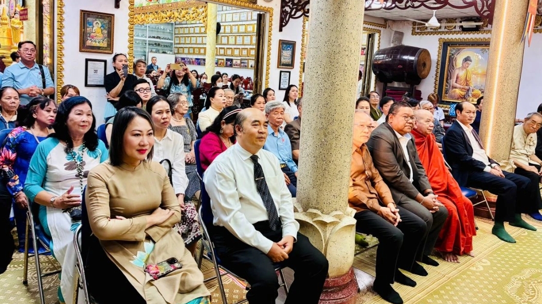 ນະຄອນ ໂຮ່ຈີມິນ ສະເຫຼີມສະຫຼອງບຸນປີໃໝ່ ກຳປູເຈຍ - ລາວ - ໄທ ຢ່າງຄຶກຄື້ນ