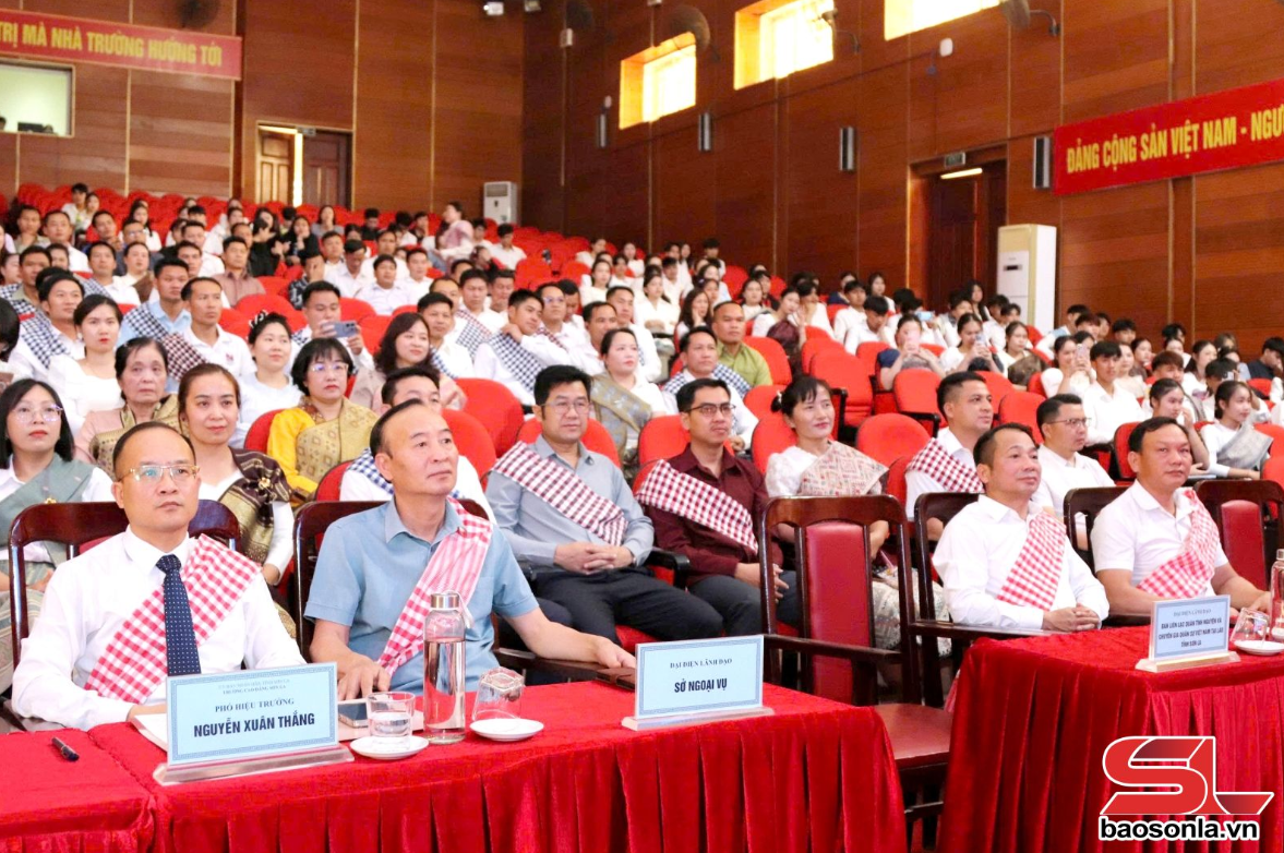 ງານສະເຫຼີມສະຫຼອງບຸນປີໃໝ່ລາວ ສໍາລັບນັກສຶກສາລາວ