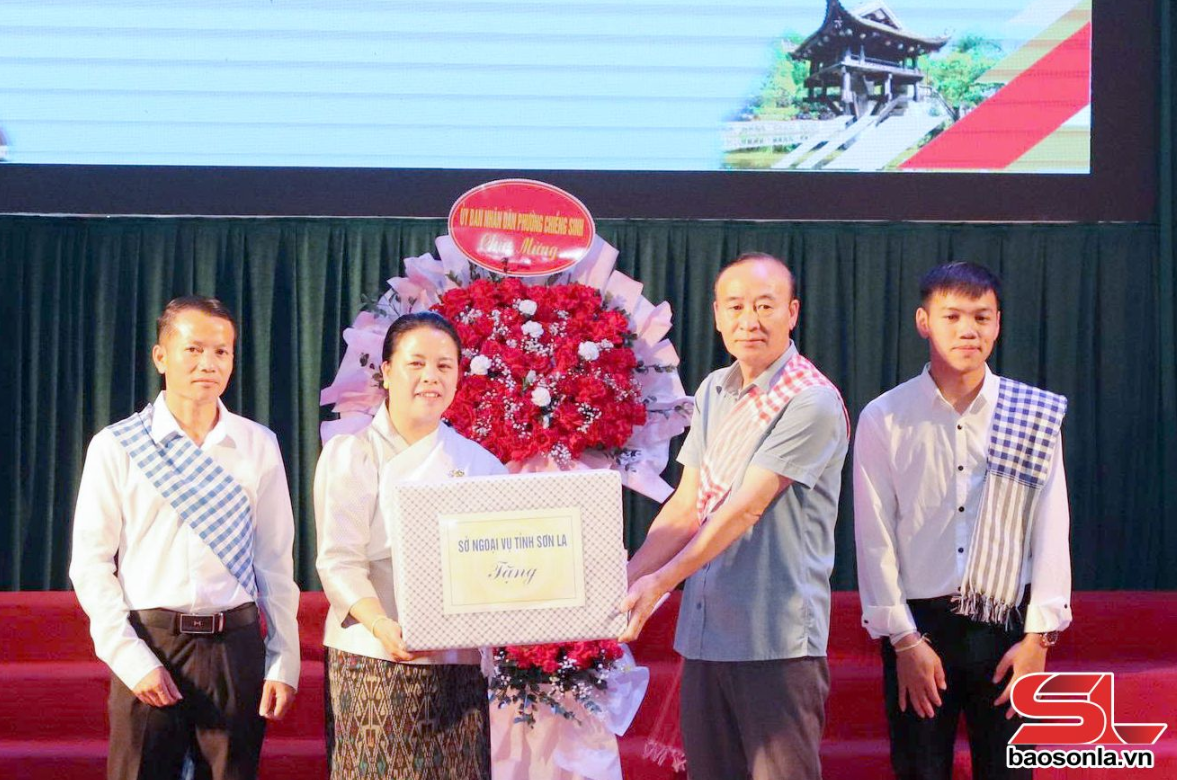 ງານສະເຫຼີມສະຫຼອງບຸນປີໃໝ່ລາວ ສໍາລັບນັກສຶກສາລາວ