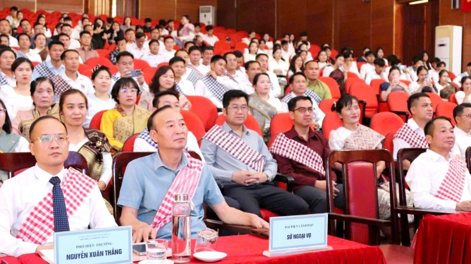 ງານສະເຫຼີມສະຫຼອງບຸນປີໃໝ່ລາວ ສໍາລັບນັກສຶກສາລາວ