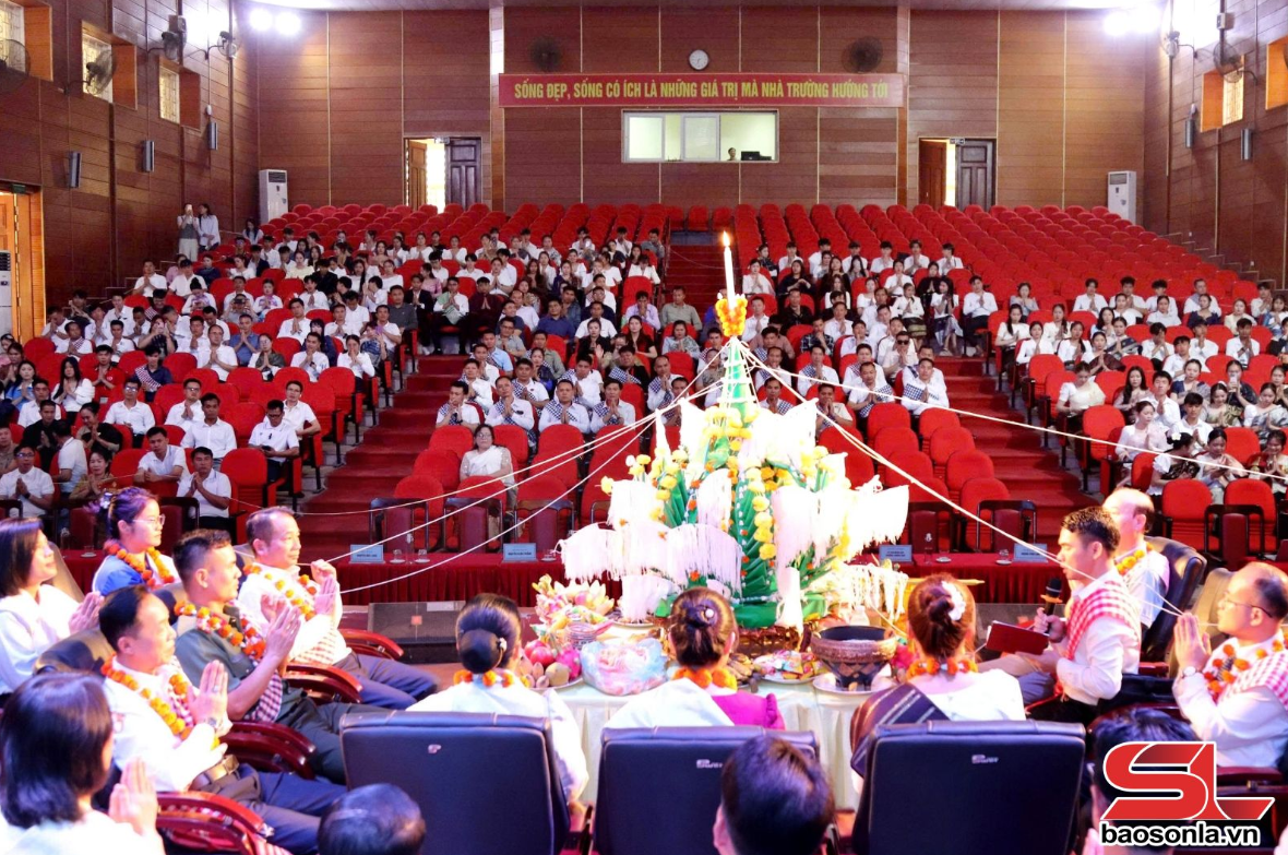 ງານສະເຫຼີມສະຫຼອງບຸນປີໃໝ່ລາວ ສໍາລັບນັກສຶກສາລາວ