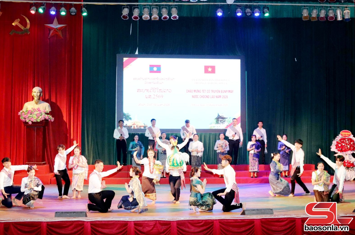 ງານສະເຫຼີມສະຫຼອງບຸນປີໃໝ່ລາວ ສໍາລັບນັກສຶກສາລາວ