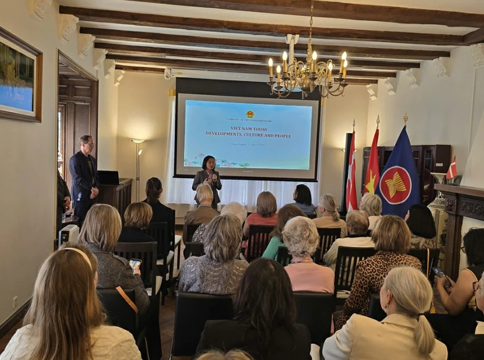 ນຳຫວຽດນາມ ເຂົ້າມາໃກ້ຊິດຕື່ມອີກ ກັບໝູ່ເພື່ອນດານມາກ ແລະ ສາກົນ