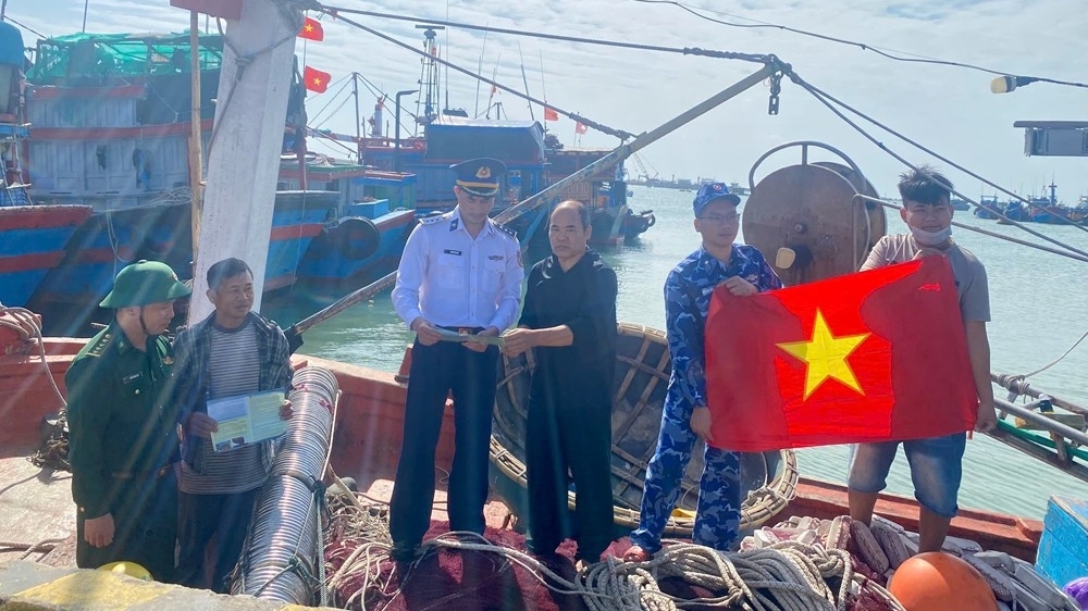 ເສັ້ນທາງແຫ່ງຄວາມພາກພຽນໃນການປົດ "ບັດເຫຼືອງ" IUU ຈາກຖ້ຽວເຮືອຫາປາທີ່ອອກສູ່ທະເລ