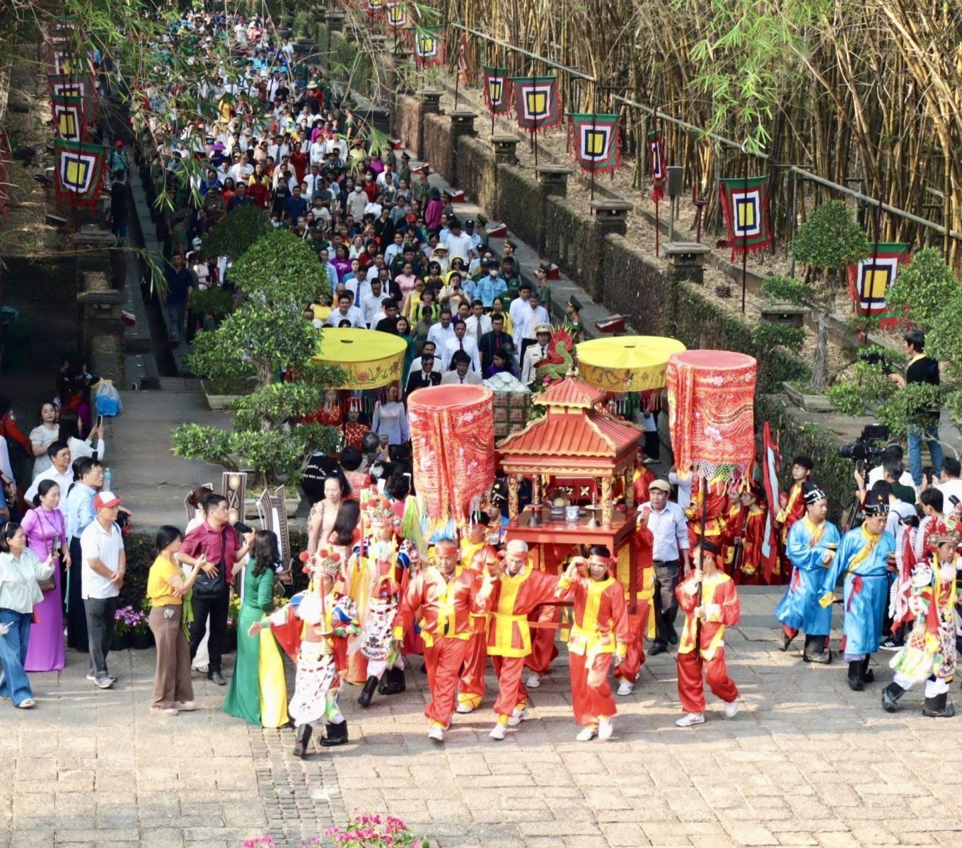 ນະຄອນໂຮ່ຈີມິນ ຈັດພິທີສະເຫຼີມສະຫຼອງວັນບຸນໄຫວ້ພະເຈົ້າຮຸ່ງ ຢ່າງສົມກຽດ, ເຜີຍແຜ່ຈິດວິນຍານມຸ່ງສູ່ຕົ້ນກຳເນີດ