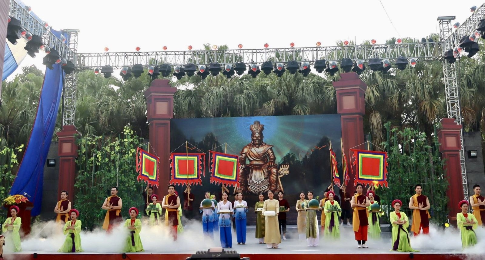 ນະຄອນໂຮ່ຈີມິນ ຈັດພິທີສະເຫຼີມສະຫຼອງວັນບຸນໄຫວ້ພະເຈົ້າຮຸ່ງ ຢ່າງສົມກຽດ, ເຜີຍແຜ່ຈິດວິນຍານມຸ່ງສູ່ຕົ້ນກຳເນີດ