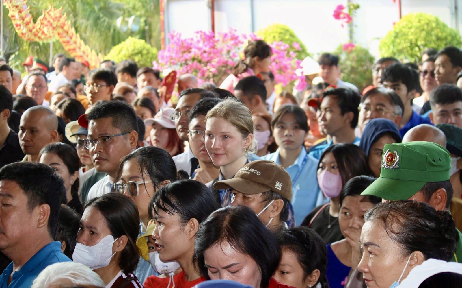 ນະຄອນໂຮ່ຈີມິນ ຈັດພິທີສະເຫຼີມສະຫຼອງວັນບຸນໄຫວ້ພະເຈົ້າຮຸ່ງ ຢ່າງສົມກຽດ, ເຜີຍແຜ່ຈິດວິນຍານມຸ່ງສູ່ຕົ້ນກຳເນີດ