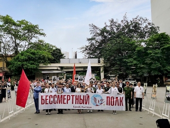 ພິທີແຫ່ຂະບວນ “ກອງທະຫານອະມະຕະ” ຢູ່ຮ່າໂນ້ຍ: ຄວາມຮູ້ບຸນຄຸນ, ການເຊື່ອມຕໍ່, ສືບຕໍ່ບາດກ້າວປະຫວັດສາດ