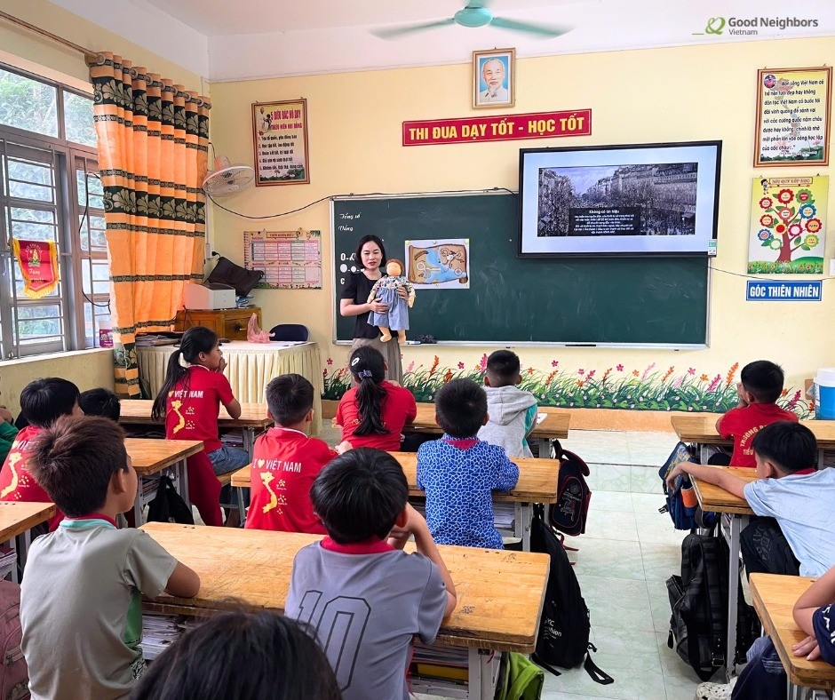 ນັກຮຽນຫຼາຍກວ່າ 1,800 ຄົນ ເຂົ້າຮ່ວມໂຄງການສຶກສາອົບຮົມກ່ຽວກັບສິດທິເດັກ