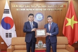 ມອບຫຼຽນກາລະນຶກ “ເພື່ອສັນຕິພາບ, ມິດຕະພາບລະຫວ່າງບັນດາປະເທດຊາດ” ໃຫ້ແກ່ນັກທຸລະກິດ ສ.ເກົາຫຼີ ທີ່ໄດ້ປະກອບສ່ວນການກຸສົນຫຼາຍຢ່າງໃຫ້ແກ່ຫວຽດນາມ