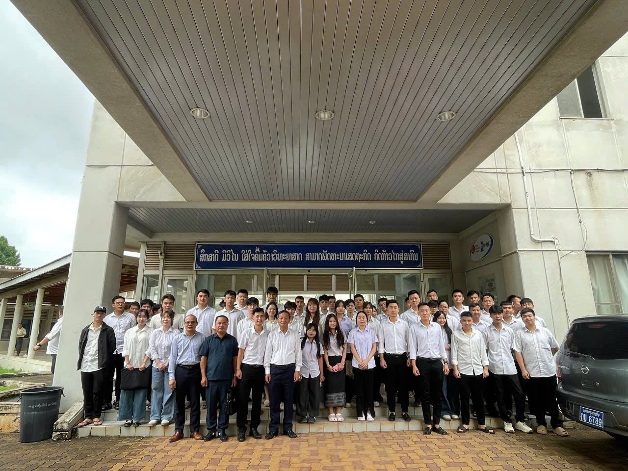 ນັກສຶກສາຫວຽດນາມ ດຳລົງຊີວິດຢ່າງມີຄວາມຮັບຜິດຊອບ ແລະ ຮ່ຳຮຽນຢູ່ລາວຢ່າງຈິງຈັງ