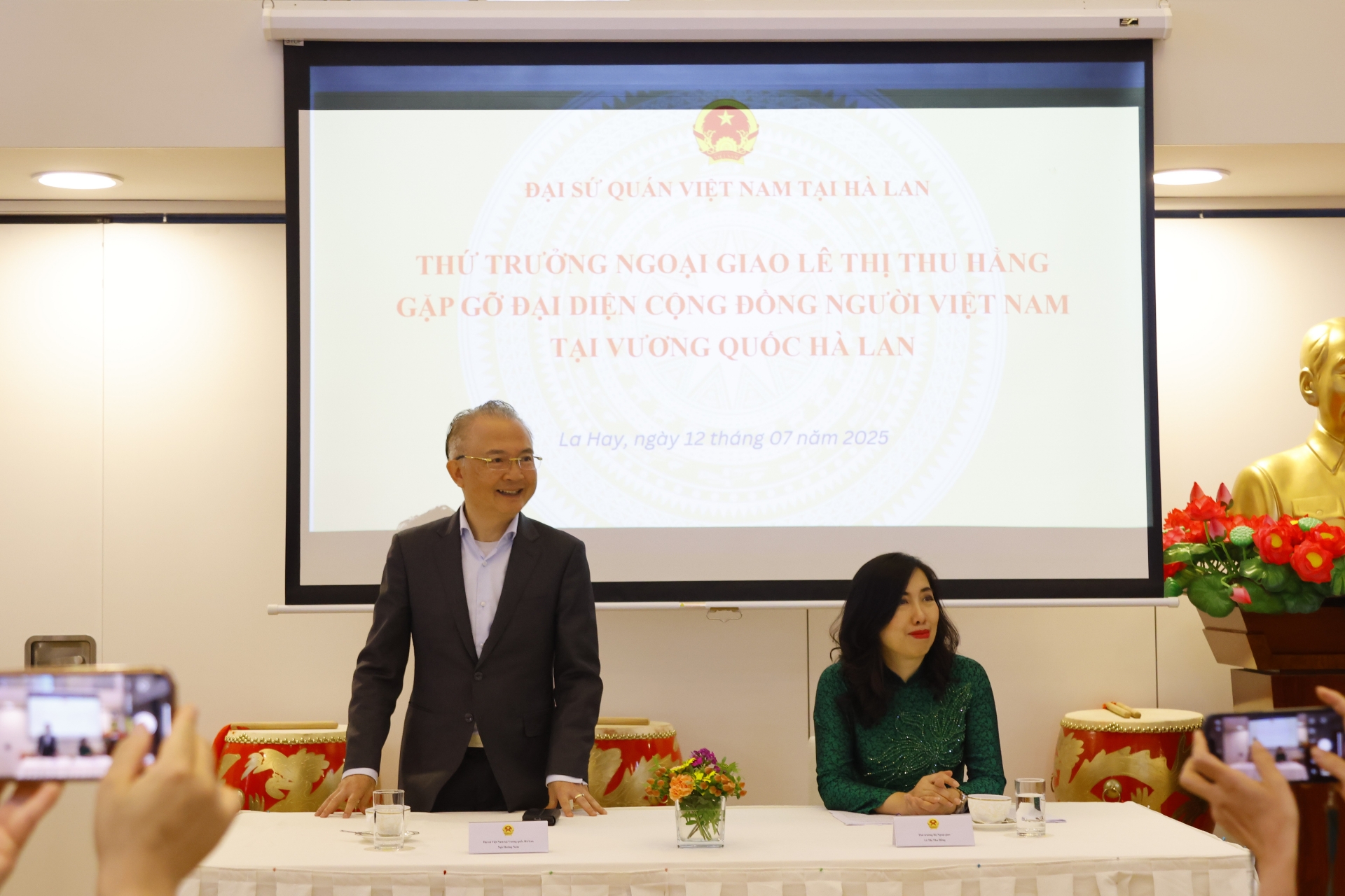 ຊາວຫວຽດນາມຢູ່ ໂຮນລັງ ດີໃຈກັບບັນດາຜົນງານຂອງຊາດ.