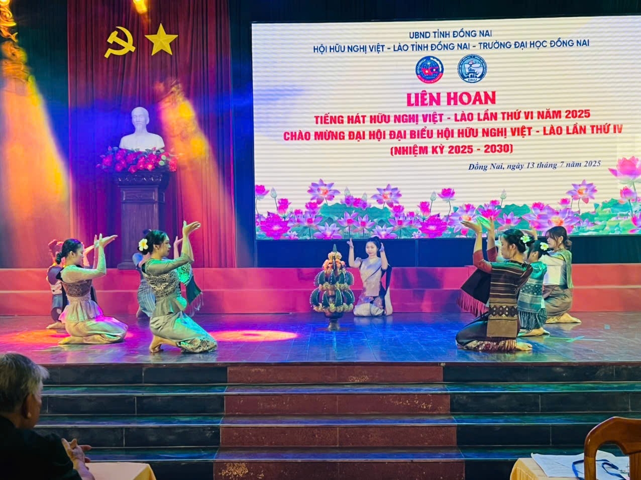 30 ສາຂາສະມາຄົມມິດຕະພາບ ຫວຽດນາມ - ລາວ ແຂວງ ດົ່ງນາຍ ເຂົ້າຮ່ວມງານມະໂຫລານທຳນອງມິດຕະພາບຄັ້ງທີ 6