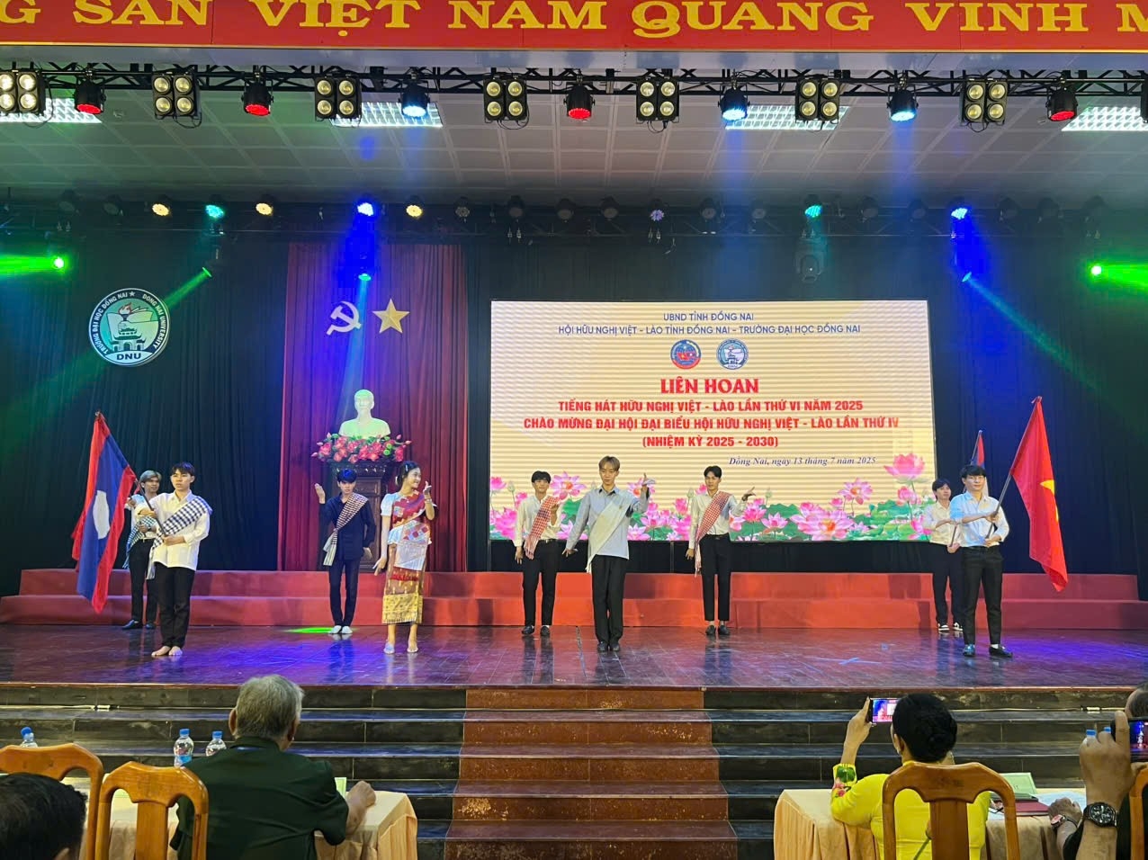 30 ສາຂາສະມາຄົມມິດຕະພາບ ຫວຽດນາມ - ລາວ ແຂວງ ດົ່ງນາຍ ເຂົ້າຮ່ວມງານມະໂຫລານທຳນອງມິດຕະພາບຄັ້ງທີ 6