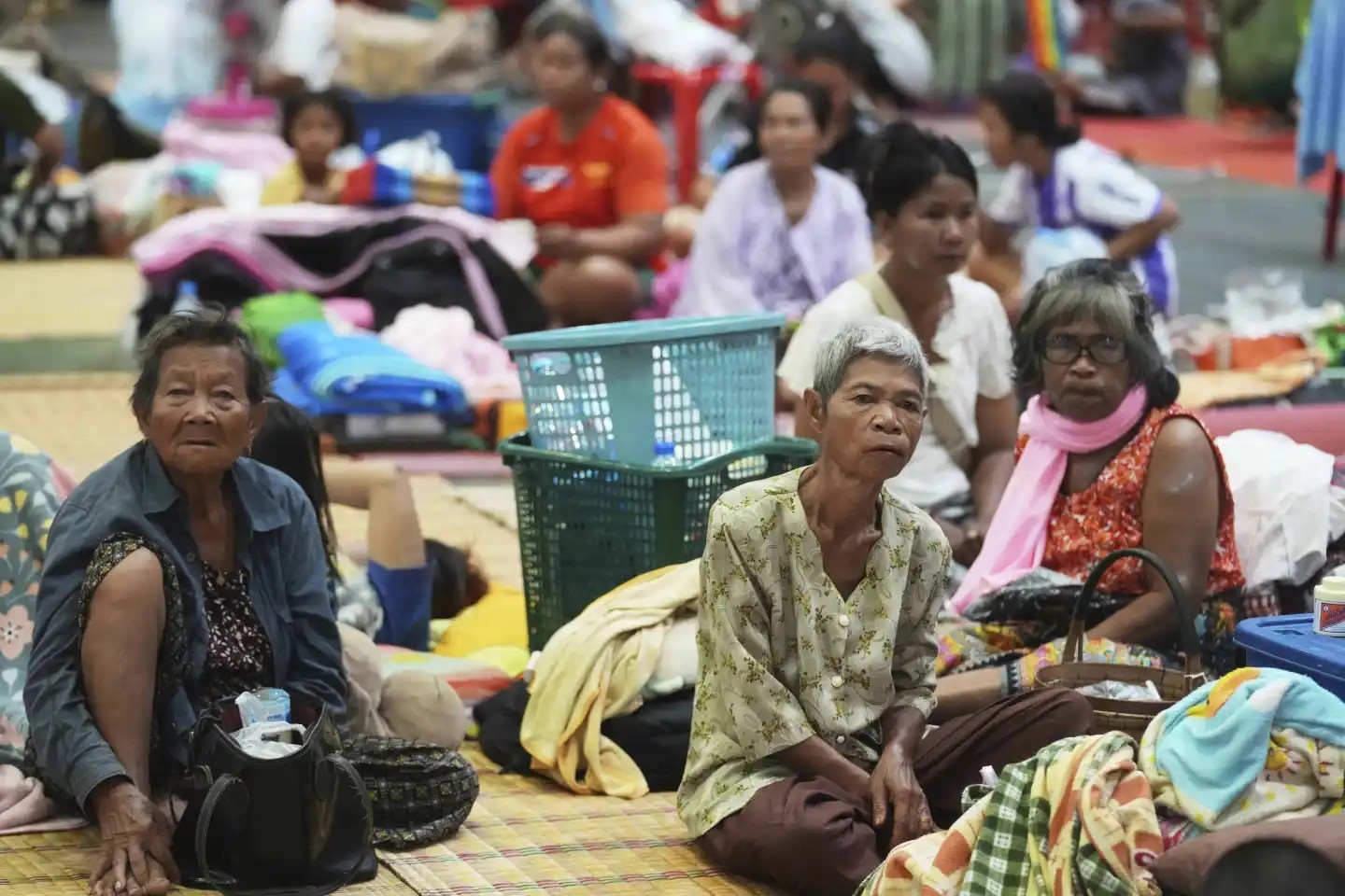 ປະຊາຄົມໂລກຮຽກຮ້ອງໃຫ້ໄທ ແລະ ກຳປູເຈຍ ຈຳກັດ ແລະ ດຳເນີນການເຈລະຈາໂດຍສັນຕິພາບ