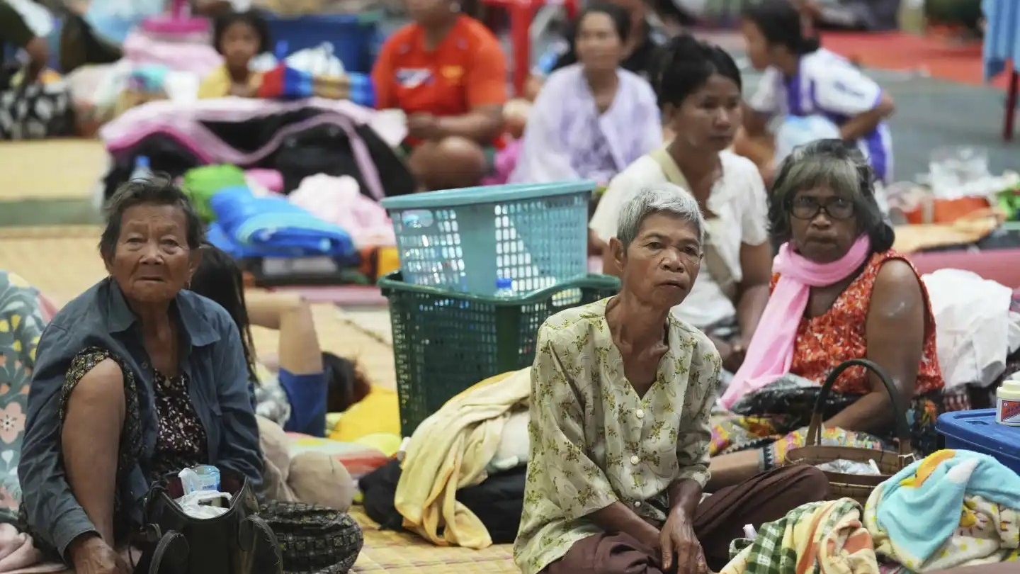 ປະຊາຄົມໂລກຮຽກຮ້ອງໃຫ້ໄທ ແລະ ກຳປູເຈຍ ຈຳກັດ ແລະ ດຳເນີນການເຈລະຈາໂດຍສັນຕິພາບ