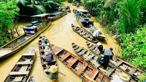 ເບ້ນແຈ່ ໄດ້ຄັດເລືອກເອົາເປັນຈຸດໝາຍປາຍທາງທີ່ດຶງດູດຢູ່ແຄມແມ່ນ້ຳໃນອາຊີ