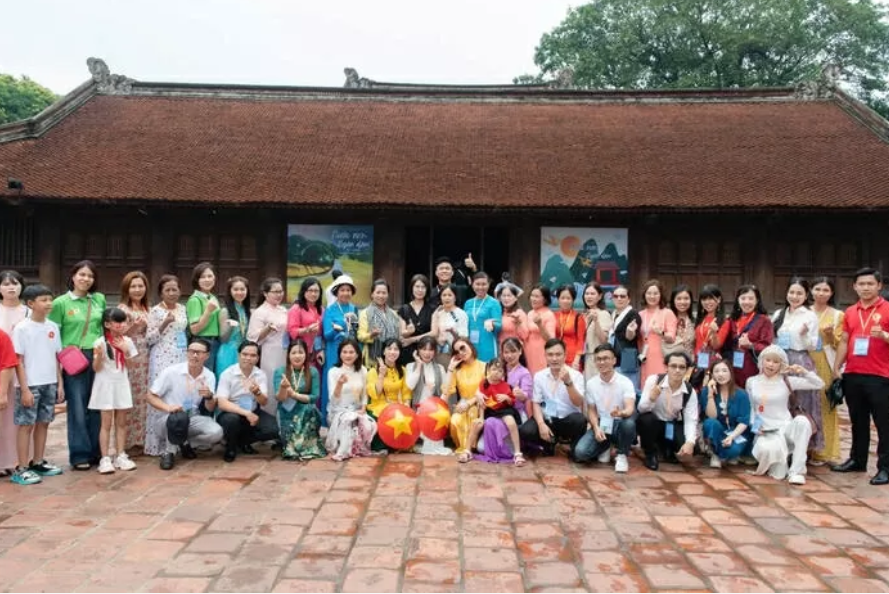 ການເຄື່ອນໄຫວນອກຫຼັກສູດທີ່ມີຄວາມໝາຍຂອງຄູອາຈານຊາວຫວຽດນາມຢູ່ຕ່າງປະເທດຢູ່ບ້ານເກີດເມືອງນອນ