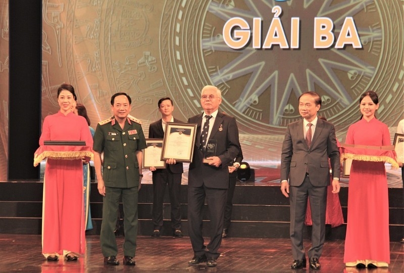 ເລື່ອງຫວຽດນາມໃນຫົວໃຈຂອງທ່ານ Alisher Mukhamedov