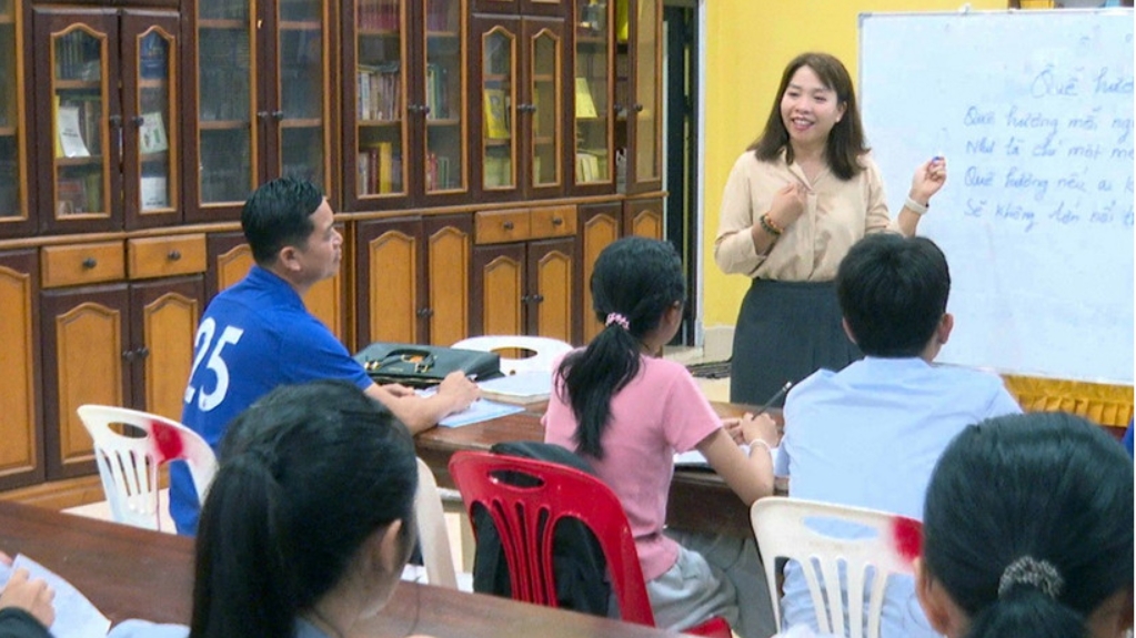 ບັນດາຜູ້ຕາງໜ້າເຜີຍແຜ່ພາສາຫວຽດນາມ, ເຊື່ອມຕໍ່ການພົວພັນຫວຽດນາມ - ລາວ