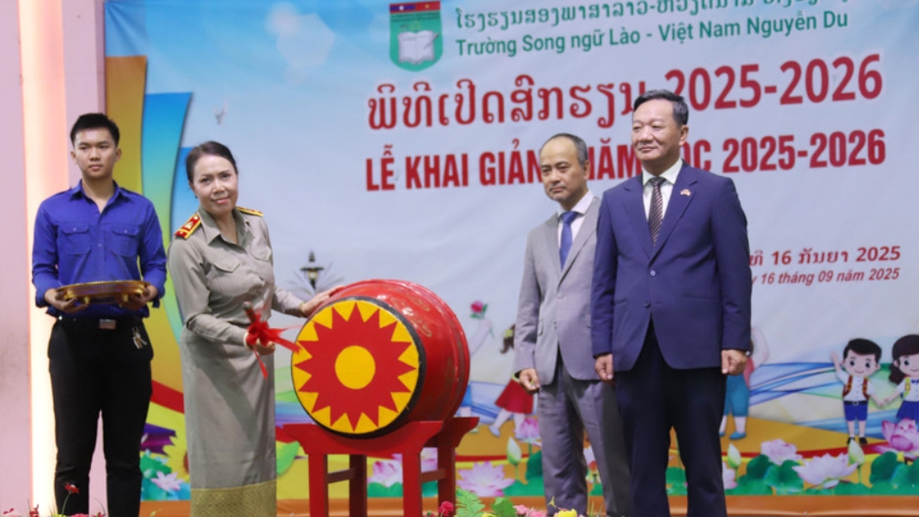 ສຽງກອງເປີດພາກຮຽນດັງຂຶ້ນ,ຮັດແໜ້ນມິດຕະພາບ ຫວຽດນາມ–ລາວ