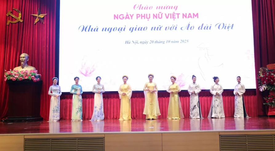 ນັກການທູດຍິງກັບຊຸດເສື້ອຍາວ ຫວຽດນາມ - ເຊີດຊູຄວາມສວຍງາມ, ສີສັນວັດທະນະທຳຂອງຫວຽດນາມ