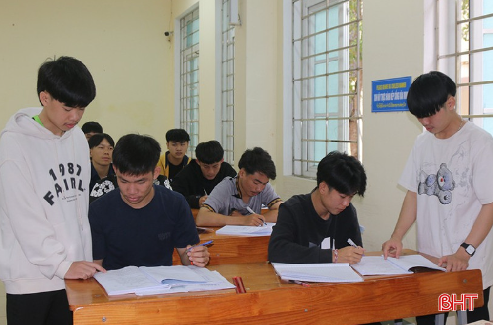 ການເດີນທາງໃໝ່ຂອງນັກສຶກສາລາວຢູ່ຮ່າຕິງ