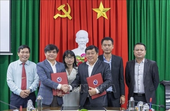 ສະໜິດຕິດພັນຄວາມສາມັກຄີ ຫວຽດນາມ - ລາວ ຜ່ານການຮ່ວມມືດ້ານການບຳລຸງສ້າງແຫຼ່ງຊັບພະຍາກອນມະນຸດ