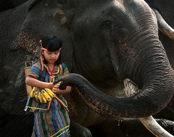 ເຊີດຊູຮູບພາບ 200 ຮູບທົບທວນໃຫ້ເຫັນ “ສີສັນຂອງບັນດາຊົນເຜົ່າ ຫວຽດນາມ”