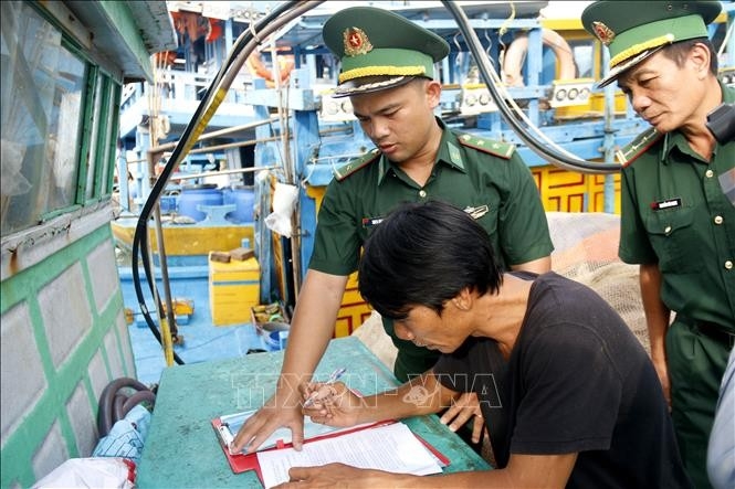 ຊາວປະມົງ ແລະ ກຳລັງປ້ອງກັນຊາຍແດນ ດຳເນີນມາດຕະການປ້ອງກັນການປະມົງ IUU ຢ່າງຄົບຊຸດ