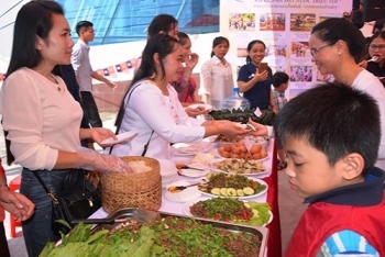 ບັນດາ “ລູກເຕົ້າ” ຄົນລາວ ຢູ່ໃນຄອບຄົວຄົນຫວຽດ