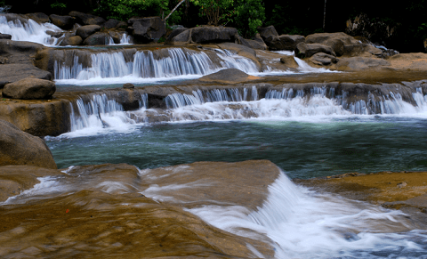 ນ​້ຳ​ຕົກ​ຕາດ ຢາງ​ໄບ(Yang Bay), ແຂວງ ແຂ໋ງ​ຮ​ວ່າ ດຶງ​ດູດ​ນັກ​ທ່ອງ​ທ່ຽວ​ມາ​ທ່ອງ​ທ່ຽວ.
