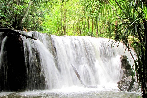 ນ​້ຳ​ຕົກ​ຕາດ ແຈ໋ງ, ຟູ໋​ກ໋ວກ ງາມ​ຄື​ຮູບ​ແຕ້ມ.