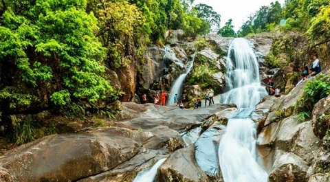 ນ​້ຳ​ຕົກ​ຕາດ ແຄວັ່ນ ງາມ​ໃນ​ສາຍ​ຕາ​ຂອງ​ນັກ​ທ່ອງ​ທ່ຽວ.