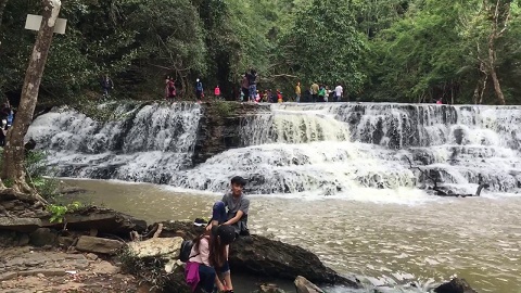 ນ​້ຳ​ຕົກ​ຕາດ ທຸ໋ຍ​ຕຽນ ດຶງ​ດູດ​ນັກ​ທ່ອງ​ທ່ຽວ​ມາ​ທ່ຽວ ແລະ ຢ້ຽມ​ຊົມ.