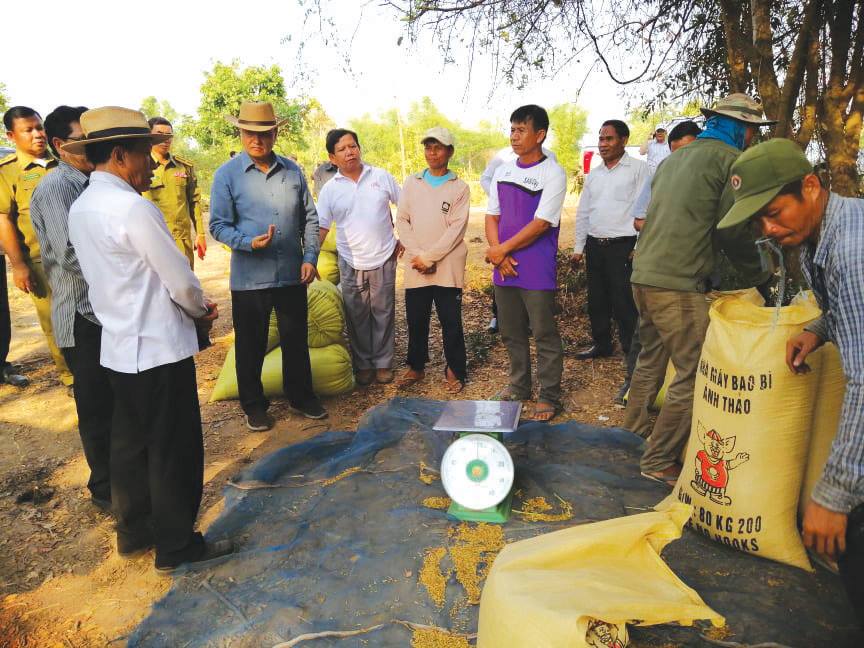 ທ່ານ​ເຈົ້າ​ແຂວງ​ພໍ​ໃຈ​ຕໍ່​ຜົນ​ຜະ​ລິດ​ເຂົ້າ​ນາ​ແຊງ ເຮັດ​ໃຫ້​ປະ​ຊາ​ຊົນ​ດຸ​ໝັ່ນ​ຂຶ້ນ ຍ້ອນ​ລາ​ຄາ​ເຂົ້າ​ເປືອກກໍ່​ສູງ​ຂຶ້ນ