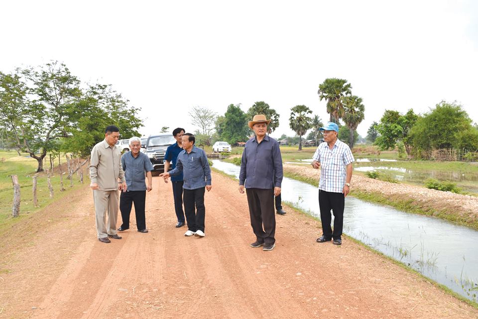 ເຈົ້າ​ແຂວງ ລົງ​​ຊຸກ​ຍູ້​ການຜະ​ລິດ​ຢູ່​ເມືອງ​ຈຳ​ພອນ ຄວາມ​ຕ້ອງ​ການ​ຂອງ​ຊາວ​ນາ​ແມ່ນ​ການ​ປັບ​ປຸງ​ຄອງ​ນ້ຳ